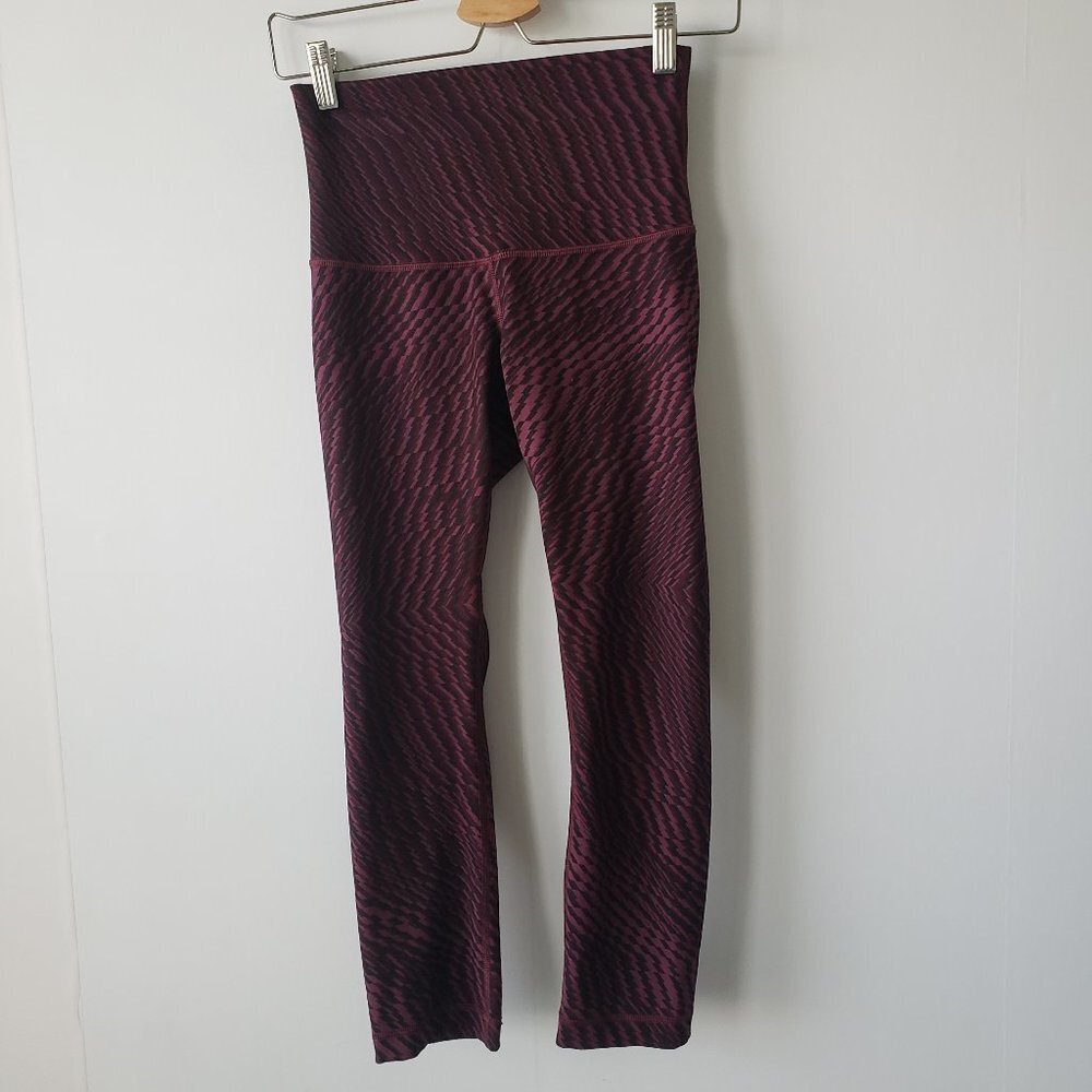Lululemon Wunder Under Burgundy Geometric Pattern Cropped Leggings‎ size 4